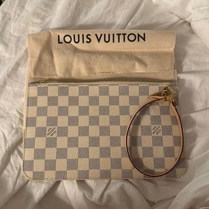 Luis Vuitton Never Full Pouch Clutch Azur